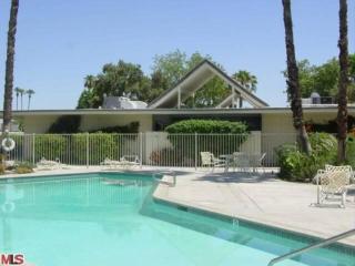 Chalet Palms Mid century condo - 4