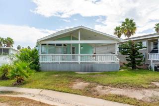 Refreshing Resort Getaway with Patio near the Bay - 6