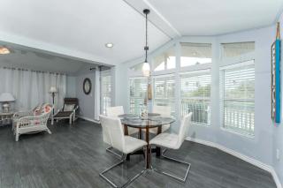 Refreshing Resort Getaway with Patio near the Bay - 4