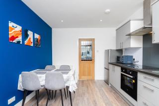 3 Bedroom Stylish Ground Floor Flat - 3
