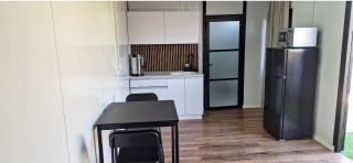 הבקתות של מאי - 8