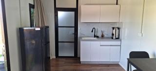 הבקתות של מאי - 1