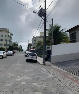 Lindo Apto de 3 dormitórios na Praia de Bombas. - 2