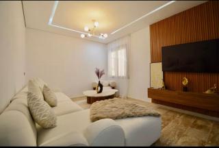 Elegant Luxury Apartment - 9