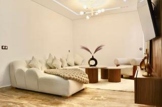 Elegant Luxury Apartment - 0