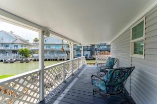 Charming 1BR Waterfront Retreat with Private Patio - 4