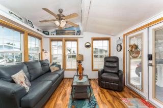 Charming 1BR Waterfront Retreat with Private Patio - 3