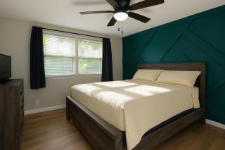 Governors' Cozy Downtown Cottage - 7