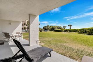 Direct Oceanfront Condo Beautifully Remodeled - 7
