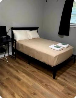 Governors' Cozy Downtown Cottage - 6