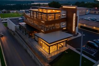 Governors' Cozy Downtown Cottage - 1