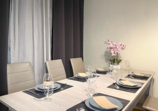 Appartement 60m2 - 6 pers max - dernier étage - Parking gratuit - Paris Montrouge - Métro 4min - spacieux, calme et ensoleillé - Free Wifi - 8