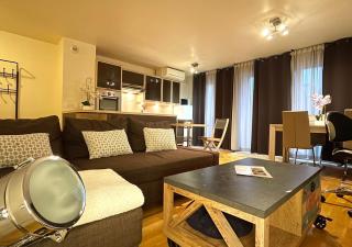 Appartement 60m2 - 6 pers max - dernier étage - Parking gratuit - Paris Montrouge - Métro 4min - spacieux, calme et ensoleillé - Free Wifi - 2