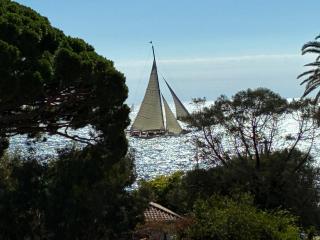 Cannes Beach Access, Private Room in Shared 3-Bedroom Apartment, Private Bathroom, Living Room with Sea View Suite Parentale salle de bain privée accès plages & vue mer du salon dans appartement partagé chez l'habitant - 9