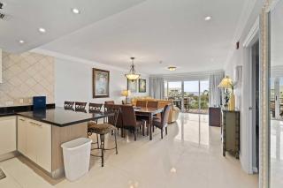 Beachfront - Glamour View 3BR condo - E422 - 3