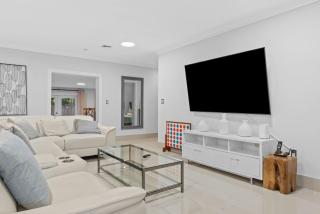 6 BR Villa Steps to Ocean Pool Sauna & Jacuzzi - 7