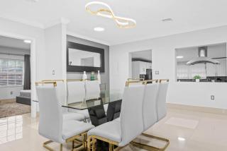 6 BR Villa Steps to Ocean Pool Sauna & Jacuzzi - 4