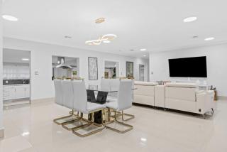 6 BR Villa Steps to Ocean Pool Sauna & Jacuzzi - 3