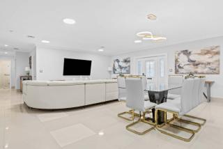 6 BR Villa Steps to Ocean Pool Sauna & Jacuzzi - 5