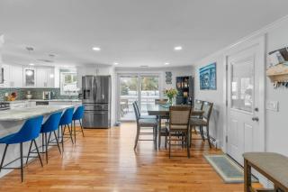 Family Retreat hot tub Firepit Beach nearby - 2