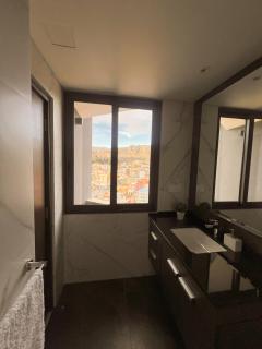 Departamento Zona Sur, nuevo y lujoso de 2 habitaciones y 2 baños en el piso 16 excelente vista y soleado - 8