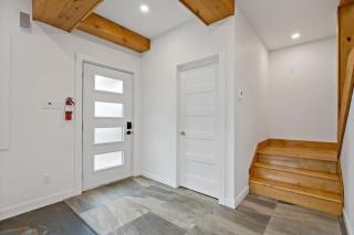 Laurentides Scandinavian Chalet with Jacuzzi and Lake - 9