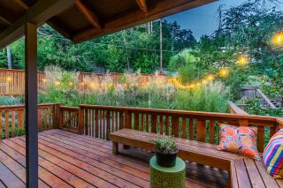 3 min to UO with amazing views! Central to all! - 9