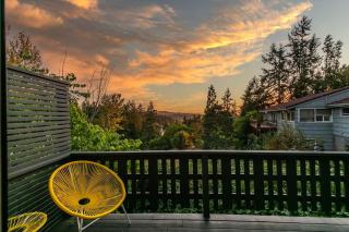 3 min to UO with amazing views! Central to all! - 6