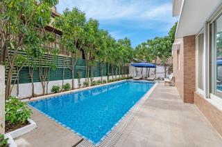 Romantic Beach Escape - Stunning 1 Bedroom Suite with Pool & Garden View - 9