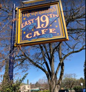 3 min to UO with amazing views! Central to all! - 3