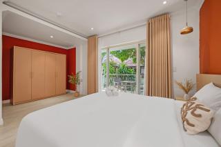 Romantic Beach Escape - Stunning 1 Bedroom Suite with Pool & Garden View - 3