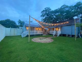 Courtyard by Ravens Keep - 2