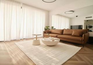 O&O Group High-End 1BR W Parking Near Rothschild - 4