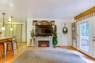 Hot Tub and Fireplace Peaceful Anderson Island Home - 8