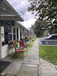 Smith's Colonial Motel - 7