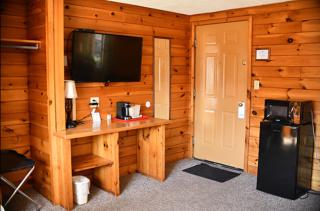 Smith's Colonial Motel - 5