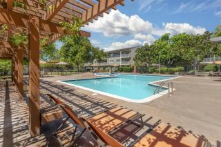 Best Western Plus Garden Court Inn - 6