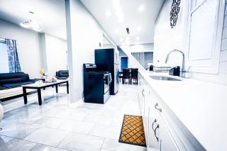 Perfect 6BR Stay Near Niagara Falls & Attractions - 2