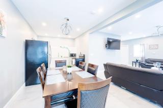 Group Friendly 6BR Near Aquarium & Niagara Falls - 1