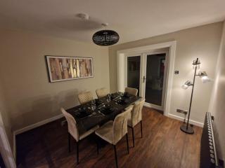 Edinburgh West Luxury 5 Bedroom Home - 8