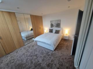 Edinburgh West Luxury 5 Bedroom Home - 3