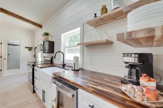 6 Mi to Magnolia Springs SP! Modern Cottage Living - 1