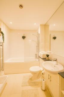 Sky-View Home in Brentwood Essex - 7
