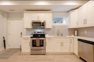 2BR Suite Close to Transit - Great for FIFA Vancouver - 4