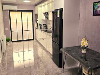 Two-Bedroom Apartment in Kutaisi Nest 1, New Linen, Free Parking - 1