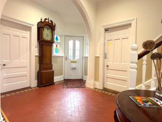 Spacious 4-Bed Home - Oswestry - Families & Groups - 3