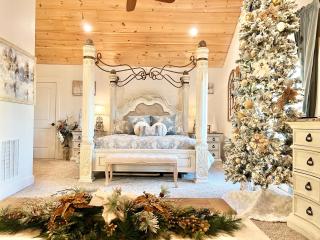 Elegant 3BR 2BA Retreat Near Ball Ground & Venues - 0