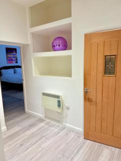 BIG FUN Flat in City Centre with Patio & Parking - 9