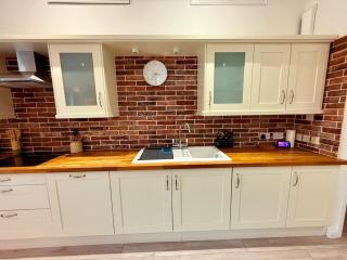 BIG FUN Flat in City Centre with Patio & Parking - 3