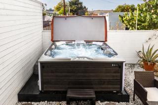 Spacious Luxury Villas in the heart of LA! Free parking and Jacuzzi - 5